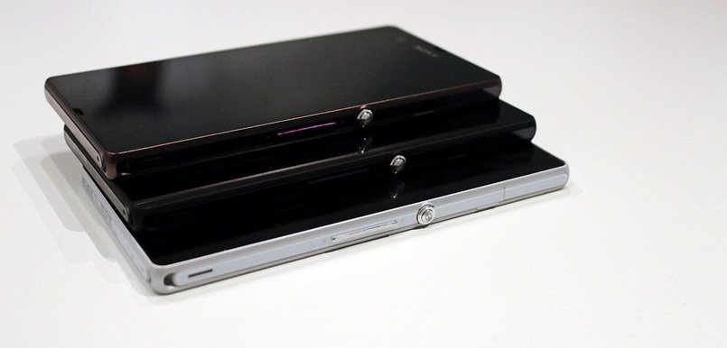Обзор Xperia Z Black Purple White